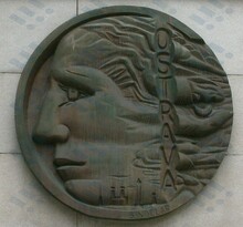 Bronzový reliéf symbolizující Ostravu, Zdroj: Jozef Šerka