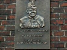 Pamětní deska Stanislavu Vopaskovi v Landek Parku, Zdroj: wwwrs.hornicky-klub.info