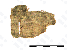 Útržek textilu, okolo přelomu 13. a 14. století, foto Z. Moravec