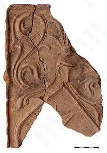 Komorový kachel s heradlickým motivem pánů ze Šternerka (?), sken Ostravského muzea
