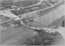 Explozí zničený tzv. Jubilejní most. Zdroj: Archiv města Ostravy, Sbírka fotografií