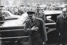 Prezident L. Svoboda před Novou radnicí 28. 4. 1970. Zdroj: Archiv města Ostravy, Sbírka fotografií. 