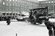 Přesun tanku č. 051 od Nové radnice na Českobratrskou ulici 11. 4. 1947. zdroj: Archiv města Ostravy, Sbírka fotografií