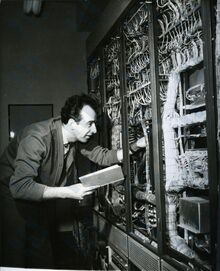 Počítač AP3M z Tesly Pardubice instalovaný v roce 1966 na Katedře automatizace v hutnictví. Zdroj: Archiv města Ostravy, Sbírka fotografií
