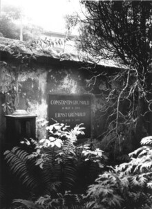 Hrobka rodiny Grünwald. Zdroj: Archiv města Ostravy, Sbírka fotografií