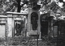 Hrobka rodiny Zwierzina. Zdroj: Archiv města Ostravy, Sbírka fotografií