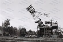 Demolice těžní věže dolu Zárubek. Zdroj: Archiv města Ostravy, Sbírka fotografií