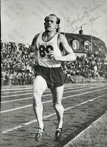 Emil Zátopek při vytvoření prvního světového rekordu v běhu na 10 km 11. června 1949 na stadionu v Ostravě-Vítkovicích. Zdroj: Archiv města Ostravy, Sbírka fotografií