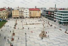 Celkový pohled z ochozu věže Ostravského muzea na zrekonstruované náměstí. Zdroj: Archiv města Ostravy, Sbírka fotografií, autor: Hana Kunzová.