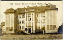 Budova Horní školy v Moravské Ostravě z roku 1912. Zdroj: Archiv města Ostravy, Sbírka fotografií.