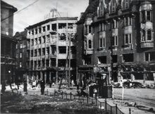 Objekt č. p. 243 poškozený bombardováním v roce 1944. Zdroj: Archiv města Ostravy, Sbírka fotografií.