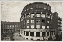 Budova městské spořitelny ve 30. letech 20. století. Zdroj: Archiv města Ostravy, Sbírka fotografií