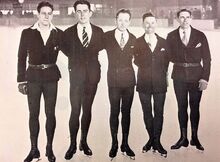 Dr. Walter Langer na krasobruslařském mistrovství USA roku 1931 v Bostonu (uprostřed). Zdroj: soukromá sbírka.