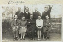 Archiv města Ostravy, Kronika Měšťanské školy chlapecké ve Slezské Ostravě-Hladnově, učitelský sbor v&nbsp;r. 1940, A. Cependa v&nbsp;první řadě vlevo