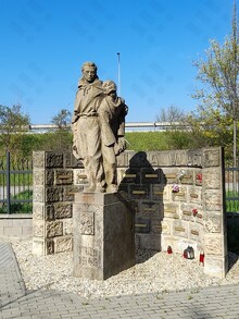 Památník obětem 2. světové války na hřbitově v&nbsp;Hrabové. Autorka: Lenka Rokowská, 2026