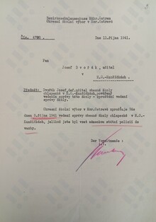 Oznámení Okresního školního výboru v&nbsp;Moravské Ostravě o&nbsp;zproštění Josefa Dvořáka vedením školy, 11. 10. 1941. Zdroj: Vojenský historický archiv, Osvědčení dle zákona č. 255/1946 Sb.,&nbsp;čj.:&nbsp;143881/47.