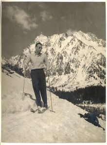 JUDr. Karel Říha, ml. na Popradském plese o&nbsp;Velikonocích v&nbsp;r. 1949. Soukromá sbírka Ing. Zdeňka Říhy, zveřejněno s&nbsp;jeho laskavým svolením.